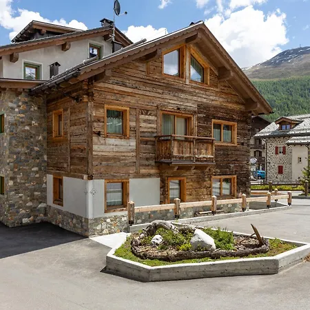 Snow Mountain Planet House